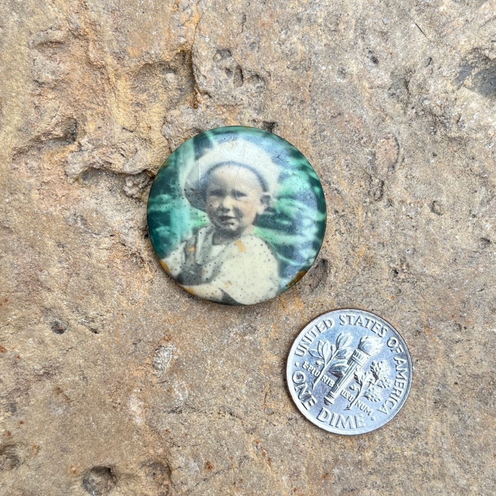 $5 Bundled 💘 Vintage photo pin - Picture 2 of 3